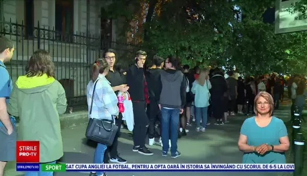 Cozi uriașe la Noaptea Muzeelor. Tânăr care a vizitat expoziția lui Ion Țiriac: ”E minunat, mie îmi vină să plâng”