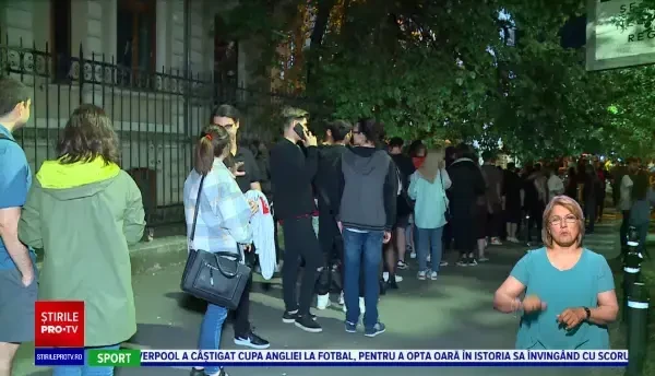 Cozi uriașe la Noaptea Muzeelor. Tânăr care a vizitat expoziția lui Ion Țiriac: ”E minunat, mie îmi vină să plâng”