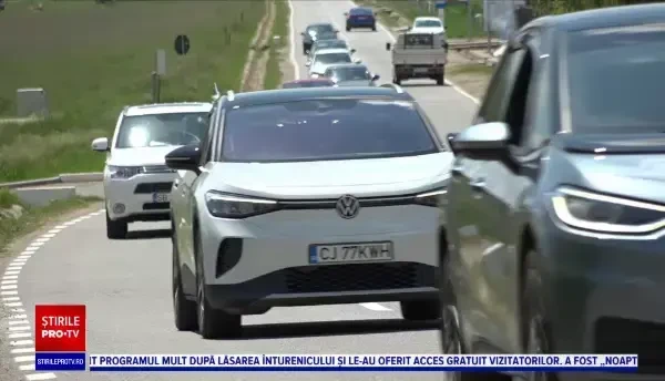 Caravană de mașini electrice la Ciugud, comuna campioană la stații de încărcare electrice