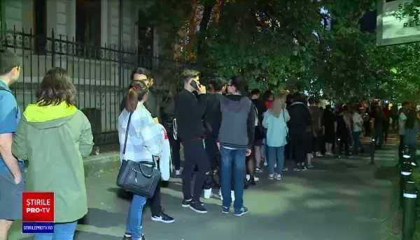 Reacția neașteptată a unui bărbat când a văzut colecția de mașini a lui Ion Țiriac, la Noaptea Muzeelor