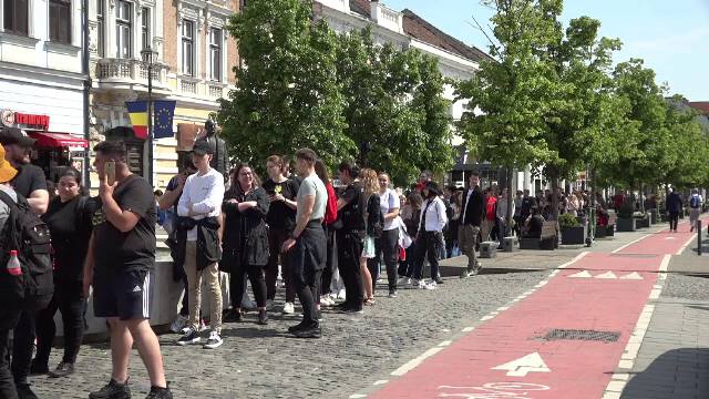 Tinerii din Cluj au stat și 6 ore la coadă să doneze sânge. Au fost motivați și de premiile oferite