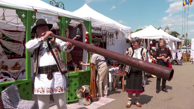 Tradițiile strămoșești, aduse în fața tinerei generații la diverse târguri: "Nu vedem genul asta de festival în fiecare zi"