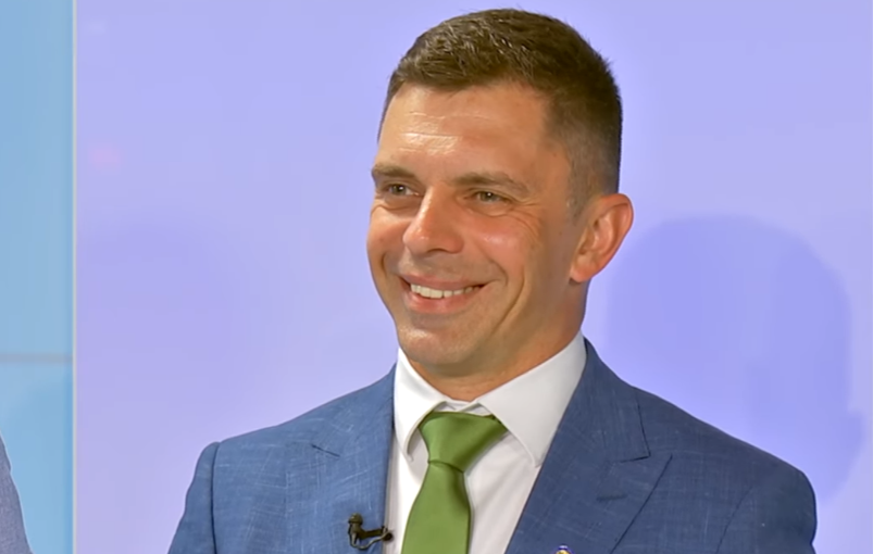 VIDEO. Ministrul Sportului, Eduard Novak, nu a vrut sau ... nu a știut să cânte imnul României