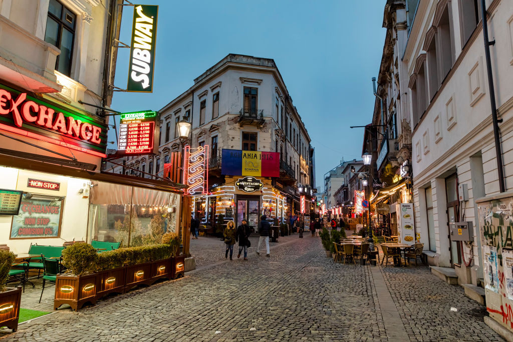 Centrul Vechi al Capitalei devine șantier. Reparațiile clădirilor istorice mai au de așteptat