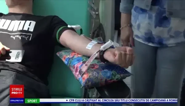 Tinerii din Cluj au stat și 6 ore la coadă să doneze sânge. Au fost motivați și de premiile oferite