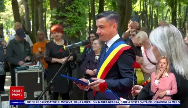 50 de ani de căsnicie, sărbătoriți cu fast de peste 500 de cupluri din Iași. Secretele mariajelor trainice