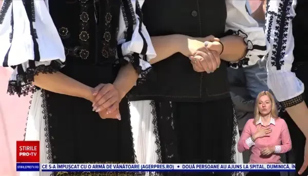 Copiii care iau vacanță mai devreme cu o lună pentru a pleca în transhumanță alături de părinții lor