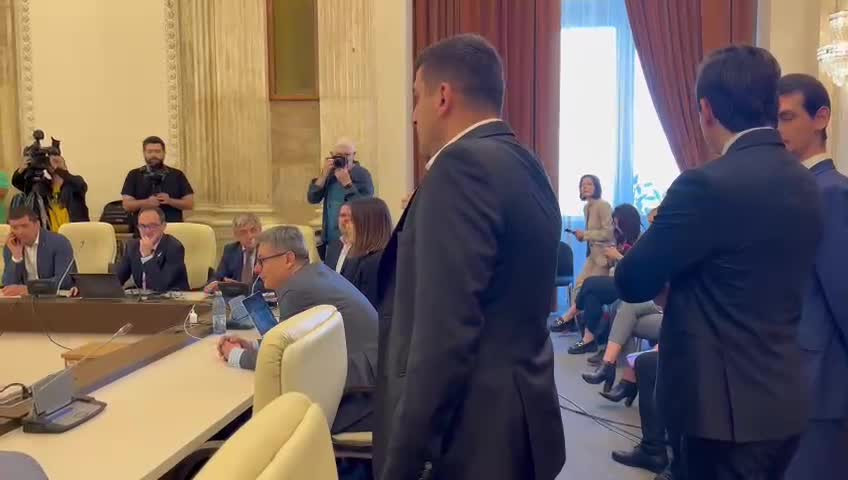 Scandal la dezbaterile privind proiectul Legii offshore. Simion l-a numit ”hoț” pe ministrul Energiei