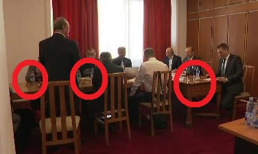 VIDEO. Câțiva parlamentari au băut vin în Senat, la 10 dimineața: ”Suntem în primul rând oameni”