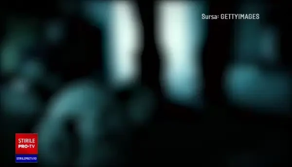 Un bărbat ar fi fost filmat pe ascuns cum îşi viola fiica vitregă. Soția lui a instalat camere în casă