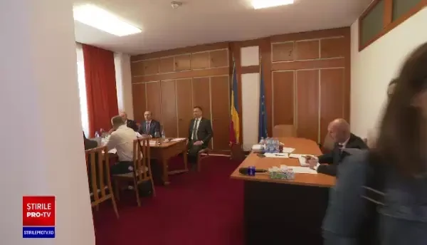 Câțiva parlamentari au băut vin în Senat, la 10 dimineața: ”Suntem în primul rând oameni”