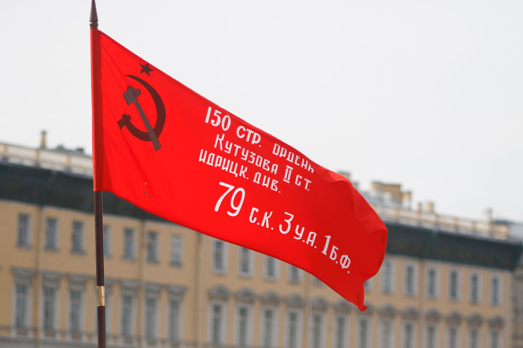 Un deputat rus cere ca steagul Victoriei să devină noul drapel al Rusiei. „Țărilor vestice le e frică de el”