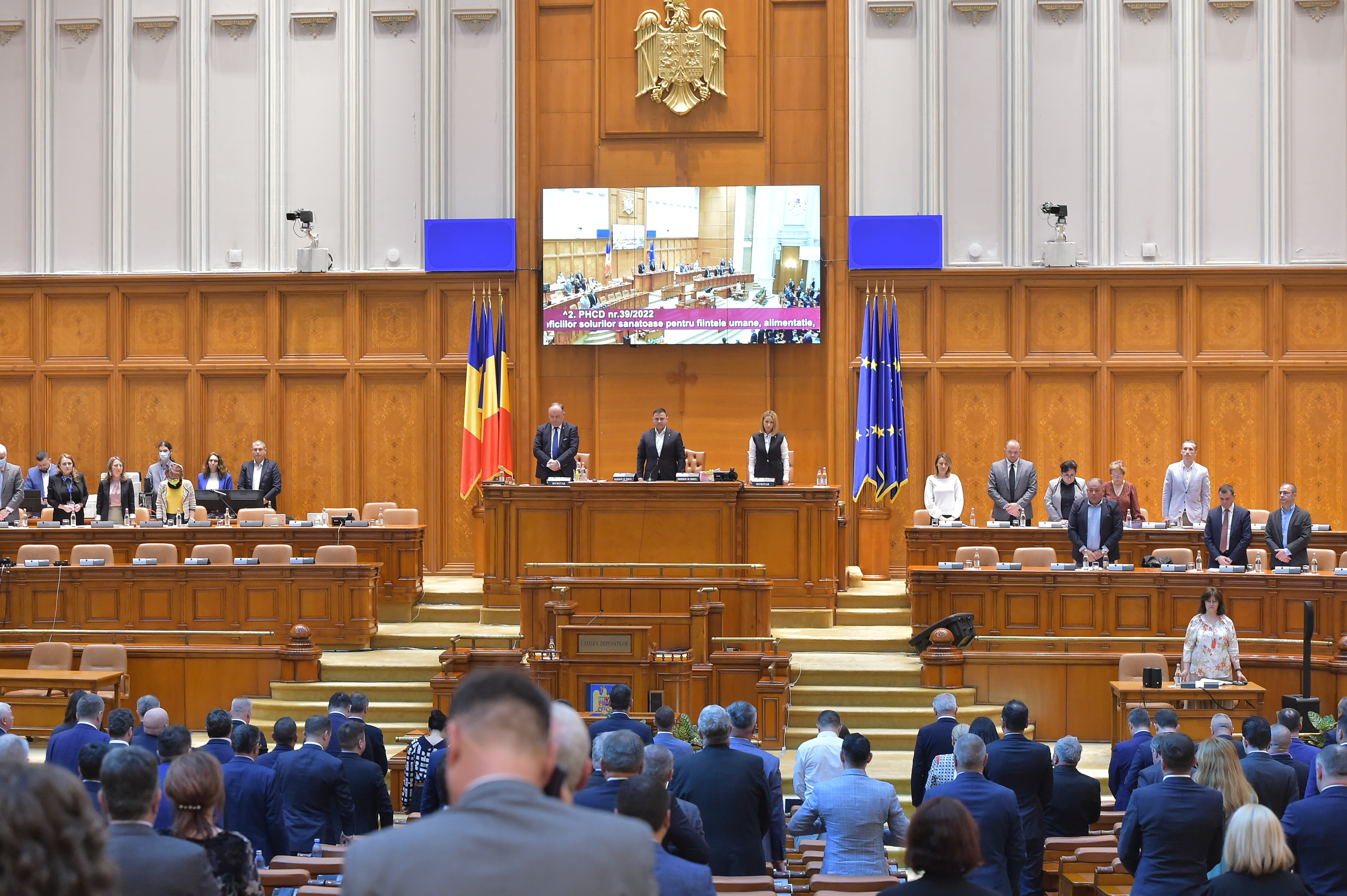 Un deputat AUR beat a sunat noaptea mai mulți parlamentari PSD și PNL. Ce le-a spus la telefon