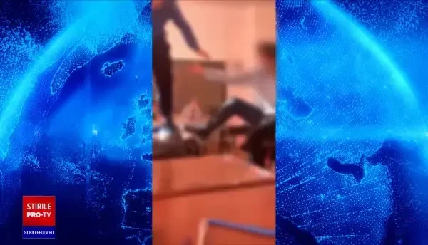 Elevii dintr-o clasă de-a VIII-a in Mureș au dansat pe bănci, de față cu directoarea școlii. Ce le-a spus aceasta