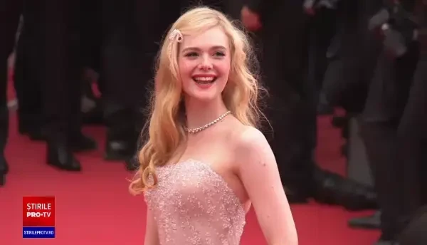 Actorul Tom Cruise a avut parte de o surpriză din partea Forțelor Aeriene Franceze la Festivalului de la Cannes