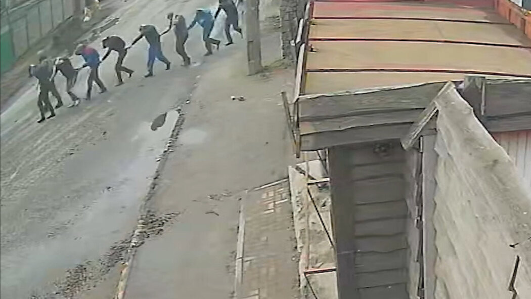 VIDEO. Noi imagini cu soldați ruși când ucid civili în Bucea. Mărturii șocante ale localnicilor