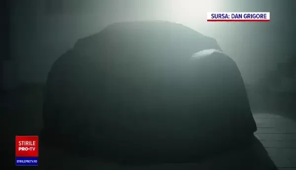 Prima mașină electrică 100% românească, prezentată la Cluj. Premierul Ciucă, la volan