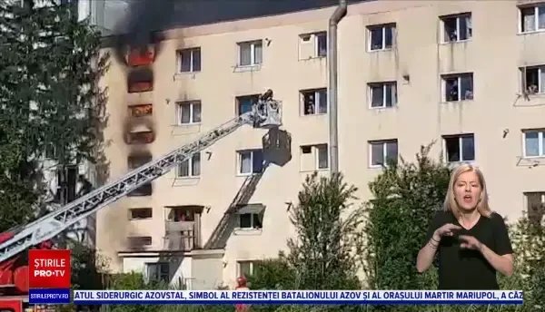 Incendiul din blocul de la Brașov, pornit de la vechiturile depozitate de locatari în casa scării