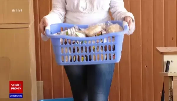 Peste o mie de școli nu au primit nici până acum laptele, cornul sau merele, promise de autorități