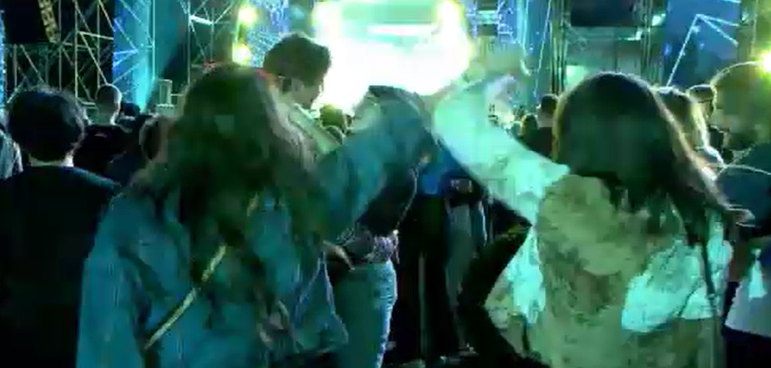 O nouă seară magică la festivalul Catedral, din Iași. Mii de tineri au cântat și au dansat în faţa Palatului Culturii