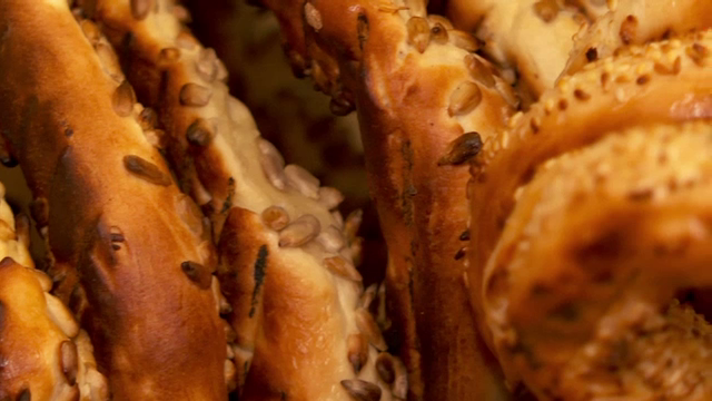 Prețuri mai mari în toate covrigăriile din țară. Cât ajunge să coste un covrig