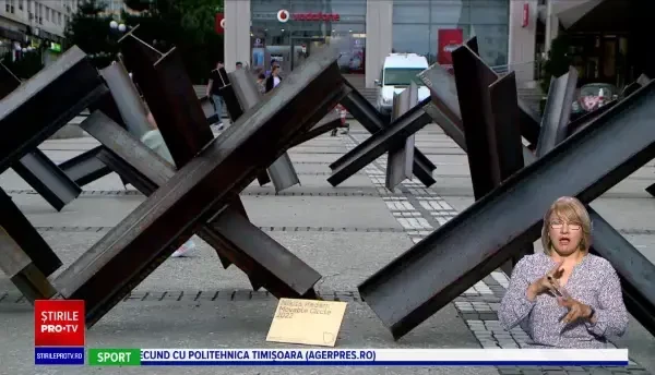 Sculptură din obstacolele antitanc de la Kiev, expusă la Iași: „Cercul mișcător” a provocat fiori refugiaților ucraineni