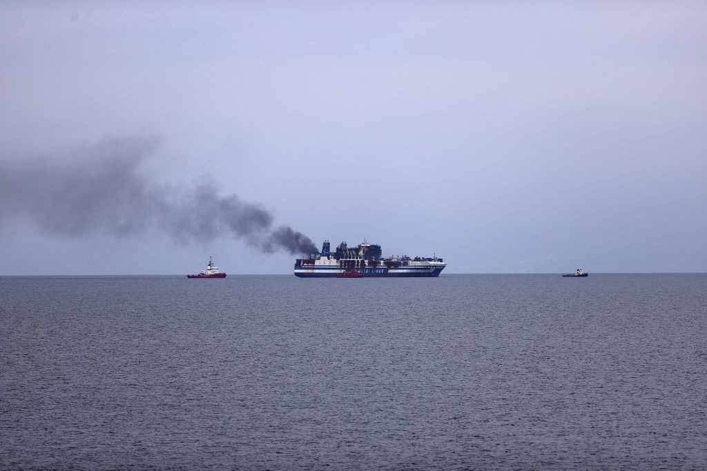 Tragedie în Filipine. Cel puţin şapte oameni au murit după ce feribotul în care se aflau a luat foc. VIDEO