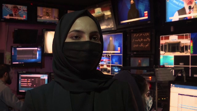 Prezentatoarele de televiziune din Afganistan au apărut pe post cu chipul acoperit, în urma unui ordin al talibanilor