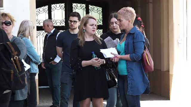 Peste 100 de oameni s-au adunat pentru a dona sânge unui profesor care trebuie să intre în operație