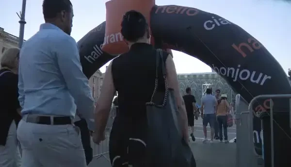 (P) Spectacol fără limite marca Orange România în Piața George Enescu din București, 20 -22 mai