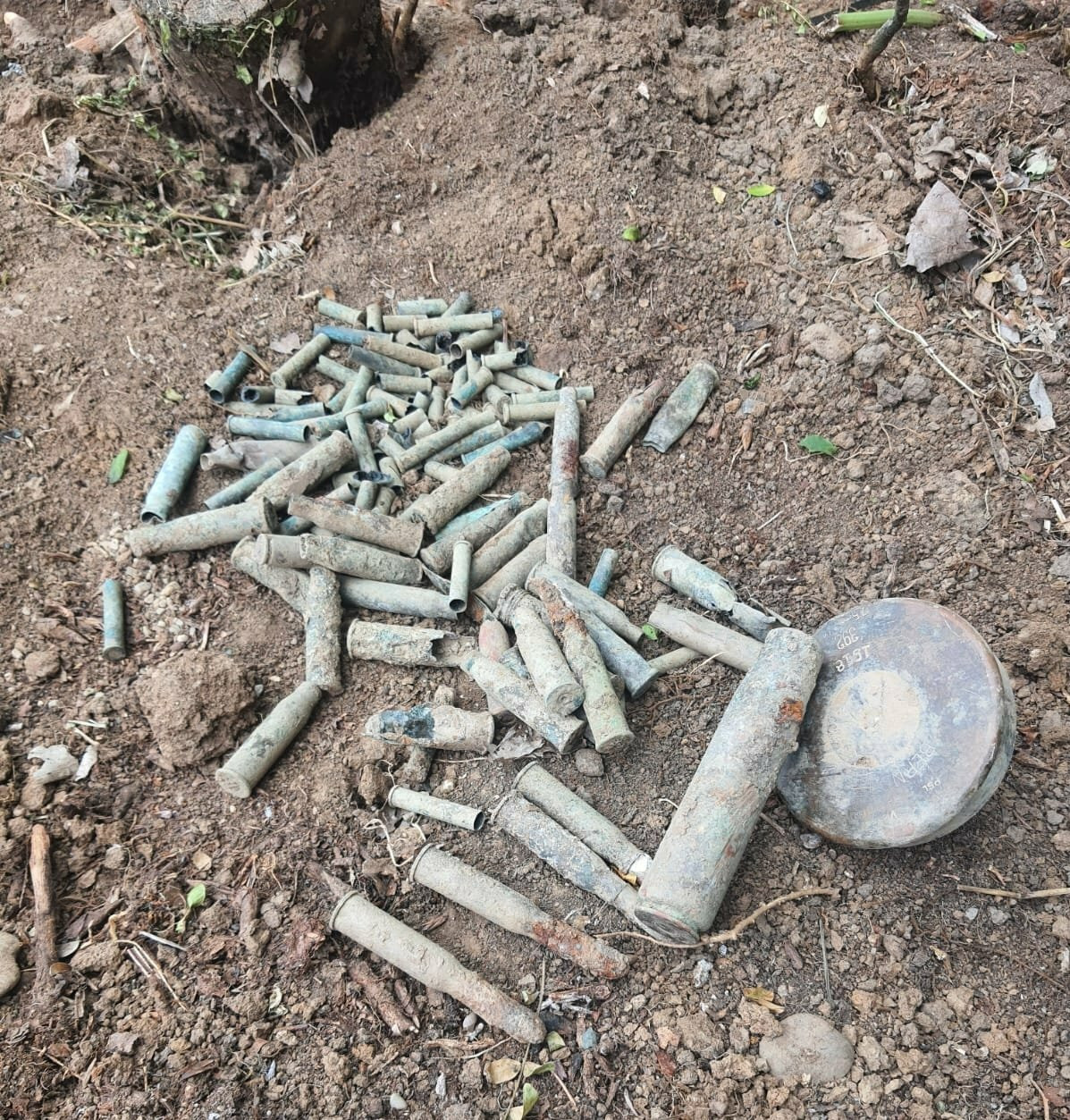 Muniție din cele două războaie mondiale, găsită pe Centura Bucureștiului. GALERIE FOTO