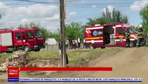 Un muncitor a murit și altul a ajuns în stare gravă la spital după ce au fost striviți de un zid de cărămidă