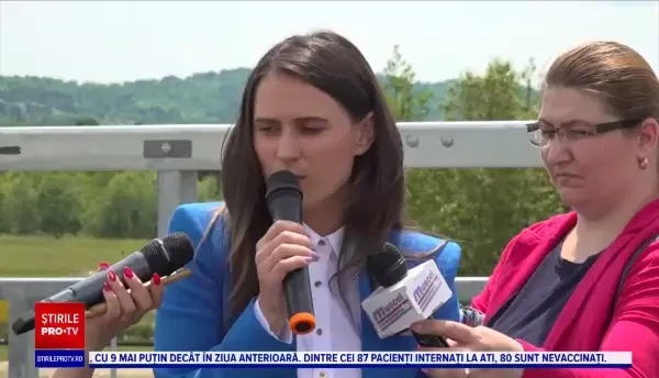 Pod din Argeș, inaugurat cu apă sfințită și copii îmbrăcați festiv. „Dumnezeu să ne ajute în lucrare”