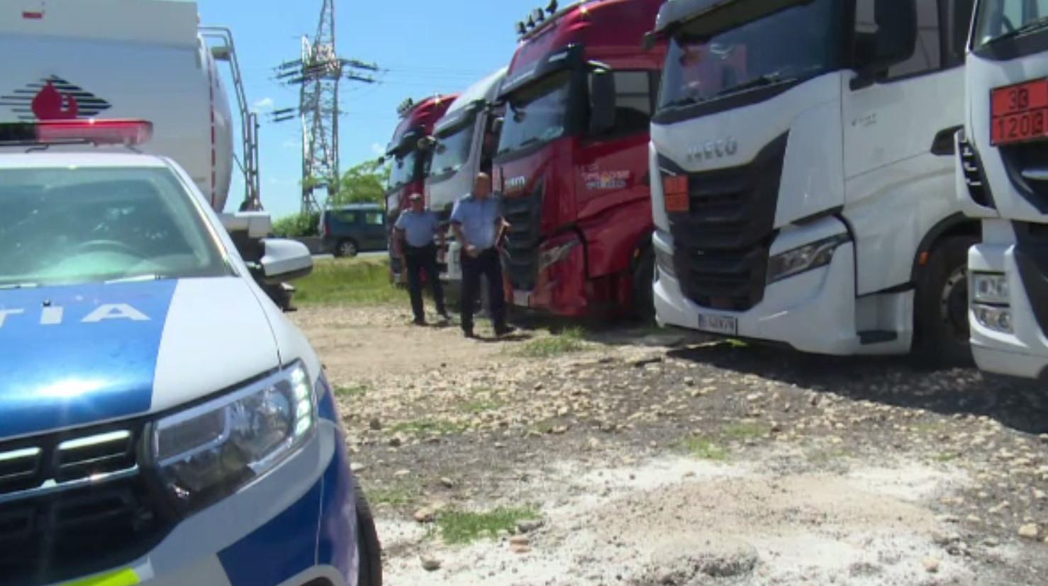 Percheziții în mai multe județe. Zeci de şoferi de cisterne furau combustibil cu ajutorul unor dispozitive electronice