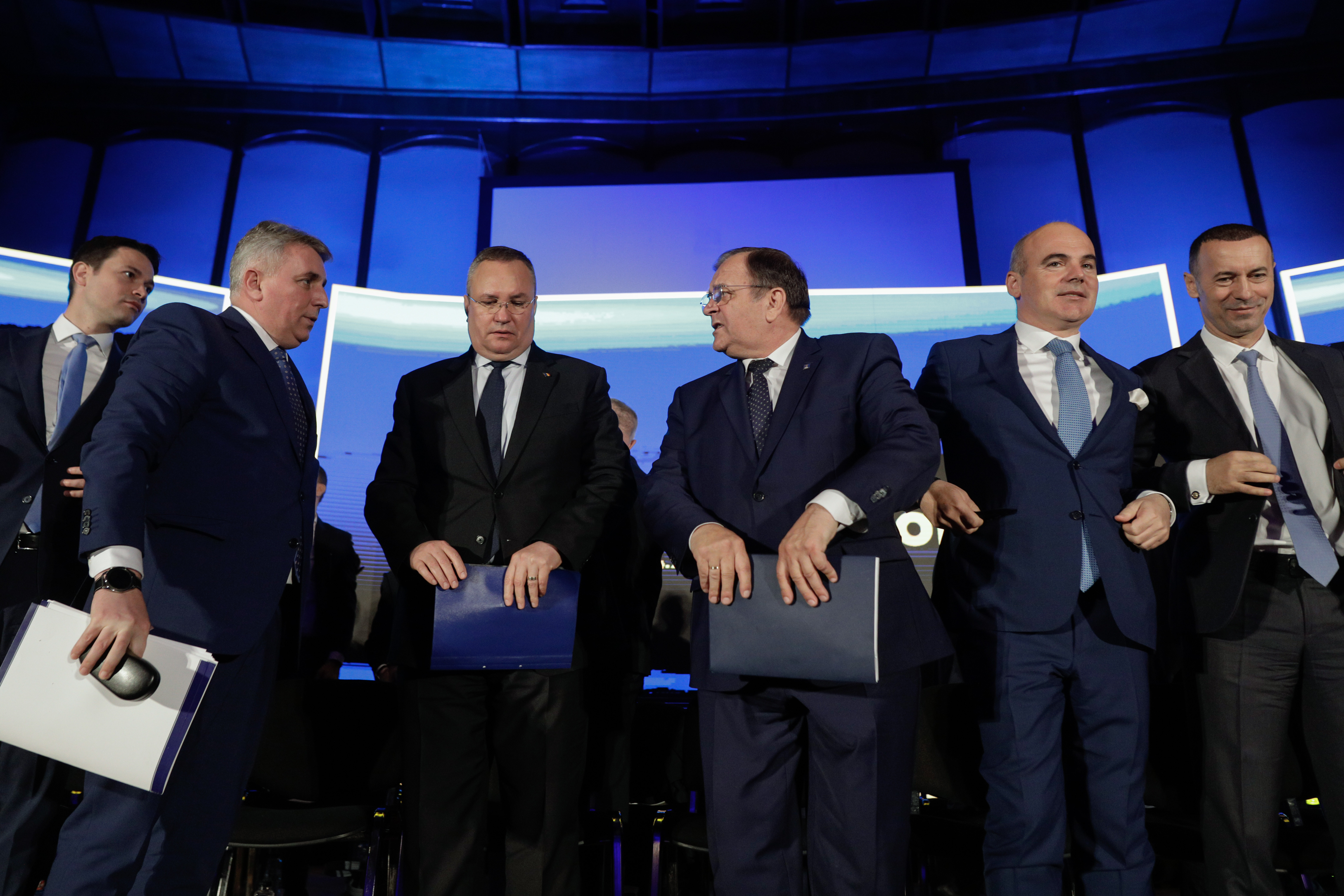 Alegeri în PNL. Lucian Bode a fost ales secretar general, Dan Motreanu - prim-vicepreşedinte, Virgil Guran - vicepreședinte