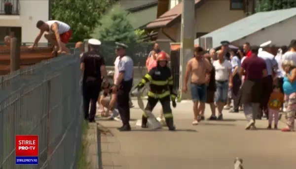 Trei case și o anexă au ars ca niște torțe, în Pitești. Hidranții din zonă nu erau alimentați
