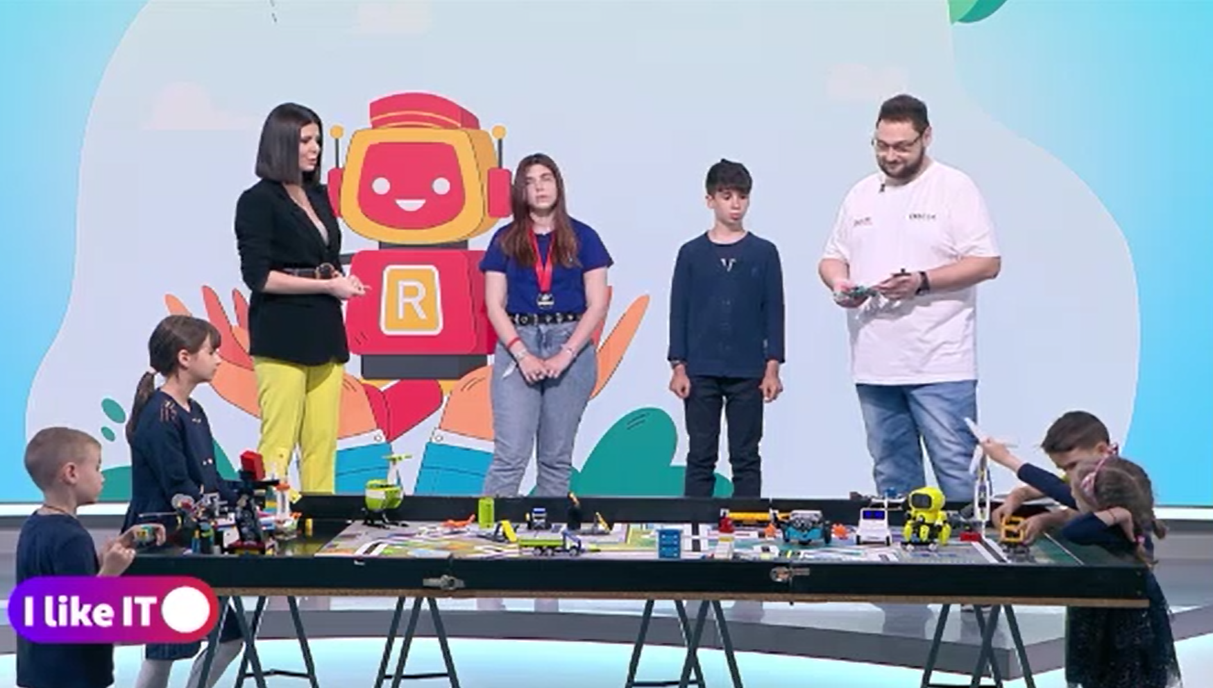 iLikeIT. Roboții construiți de copii. La vârste fragede, au deja ani de zile de experiență în robotică