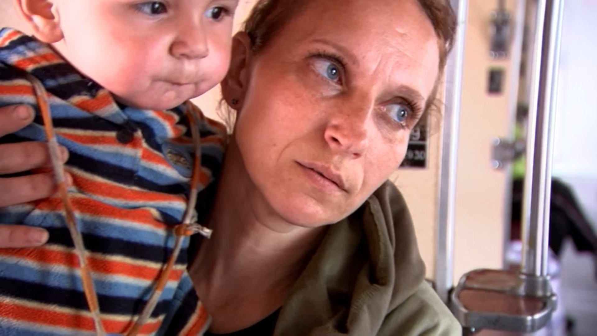 Povestea emoționantă a unei mame din Lisihansk, Ucraina. A fost evacuată cu cei doi copii și și-a lăsat în urmă soțul