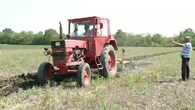 Sute de hectare de teren agricol, afectate de activitatea unui combinat siderurgic din Galați. Agricultorii au făcut plângeri