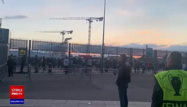 Incidente înaintea finalei Ligii Campionilor. Zeci de fani au fost reținuți. Liverpool a cerut o anchetă