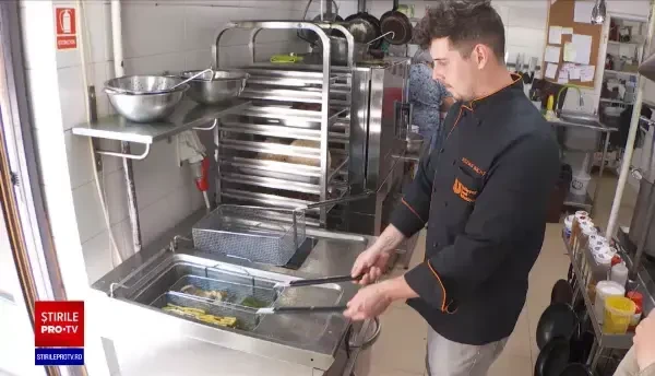 O mare parte din uleiul uzat din gospodării ajunge în canalizare. O picătură poate polua 1.000 de litri de apă