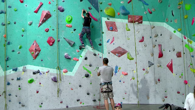 Sportul olimpic care a devenit terapie pentru o mulțime de copii cu dizabilități. Tot mai mulţi practică escalada