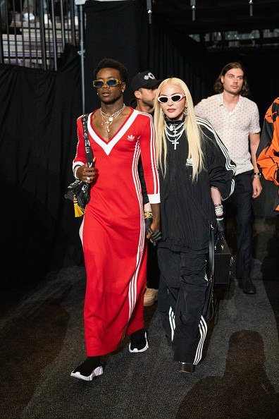 Madonna a fost la un meci de box cu fiul său, David Banda - 8