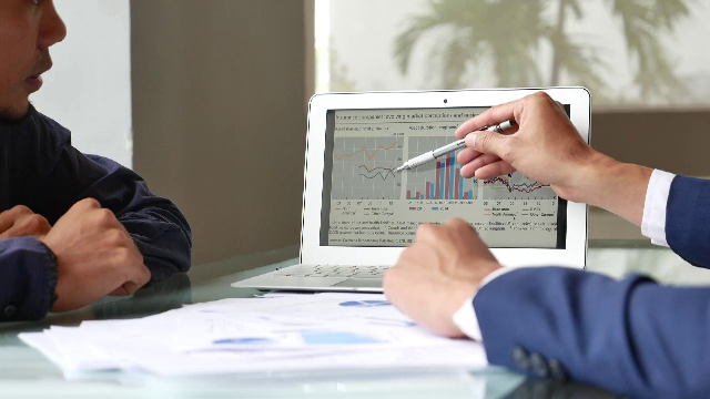 România își crește rapid datoria publică și întârzie cu accesarea fondurilor europene