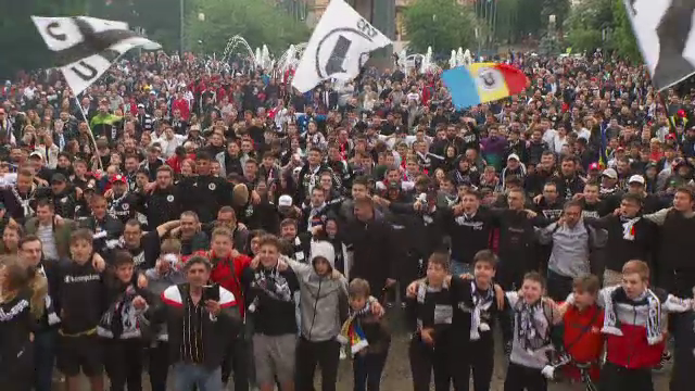 Atmosferă inedită la Cluj. Mii de oameni, în stradă, după ce U Cluj a ajuns în Liga I. Și Mitropolitul Clujului a participat
