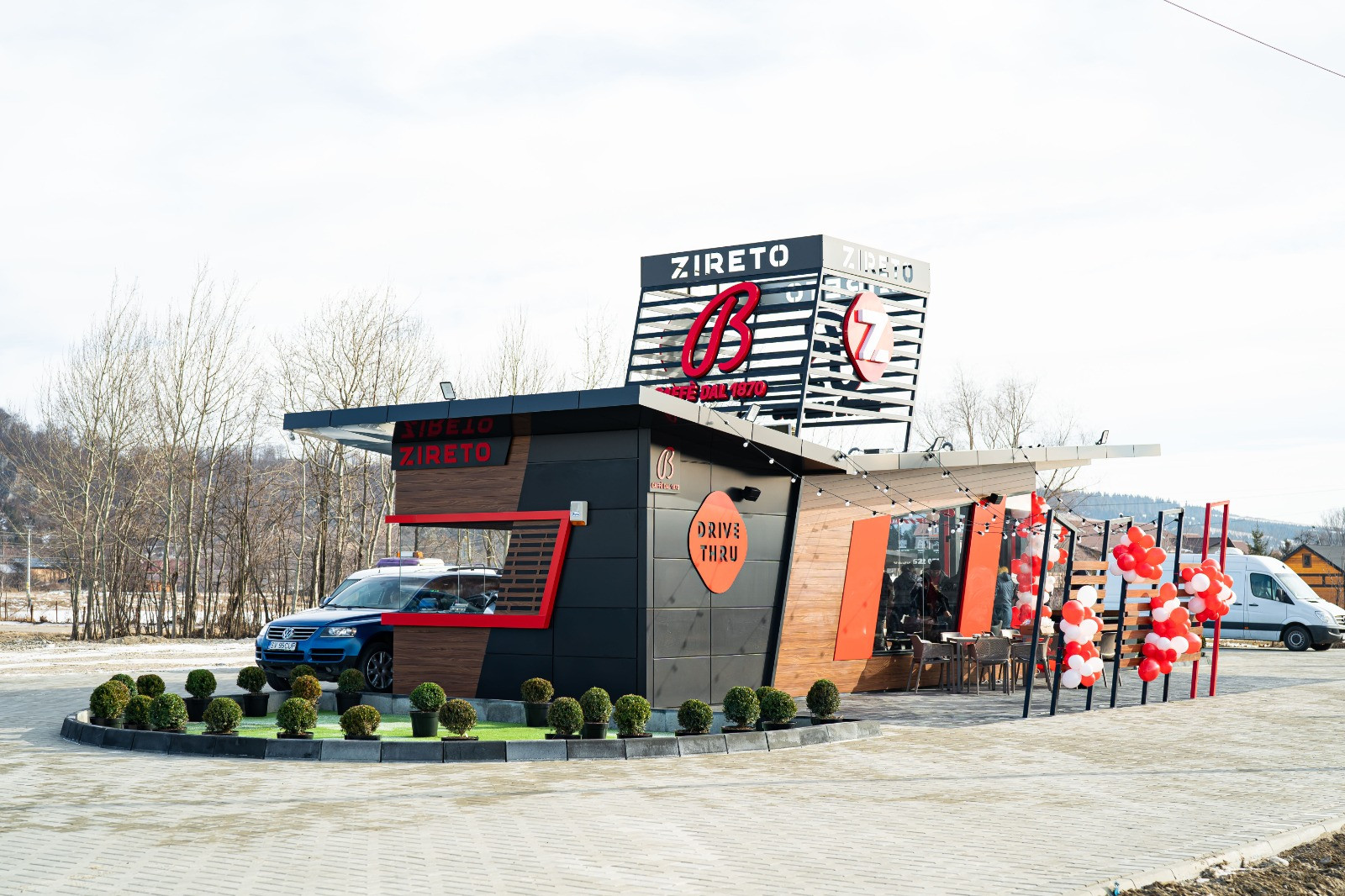 (P) De ce își schimbă unul dintre cele mai răspândite lanțuri de cafenele to go din România numele?