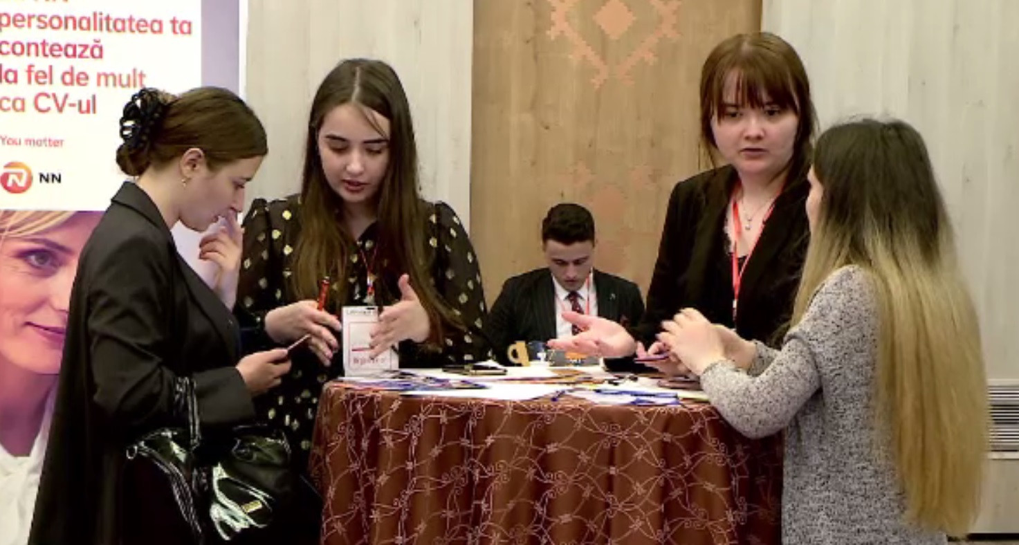Târg de joburi pentru studenți, la Alba Iulia. Companiile acceptă acum și oameni fără experiență