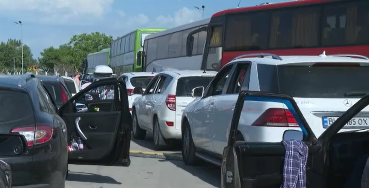 Cozi uriașe la Vama Siret. TIR-urile au așteptat chiar și câteva zile ca să iasă din țară