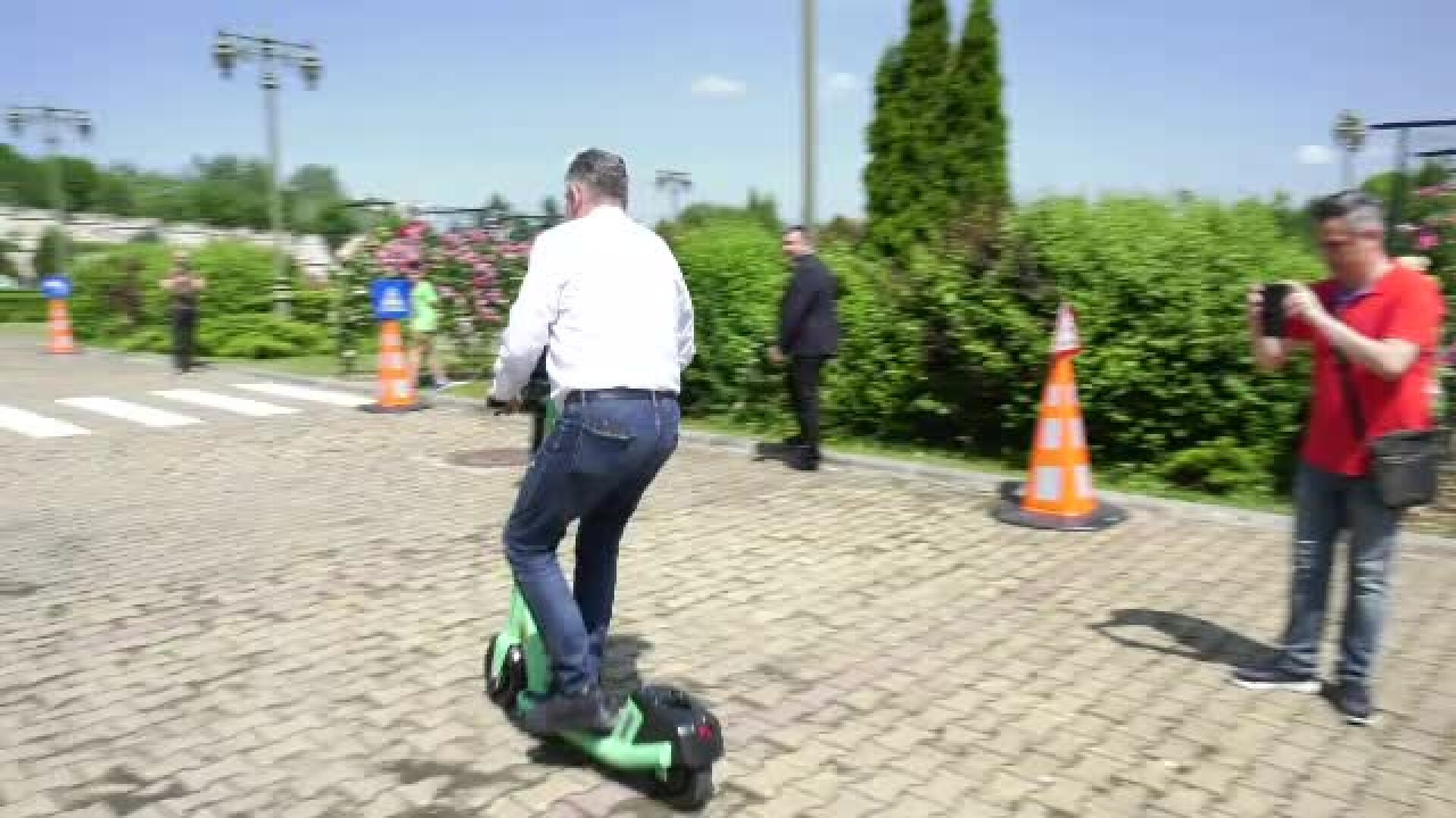 De 1 Iunie, Ciolacu a mers cu trotineta: ”Am fost cel mai mic, mă trimiteau să duc gunoiul”