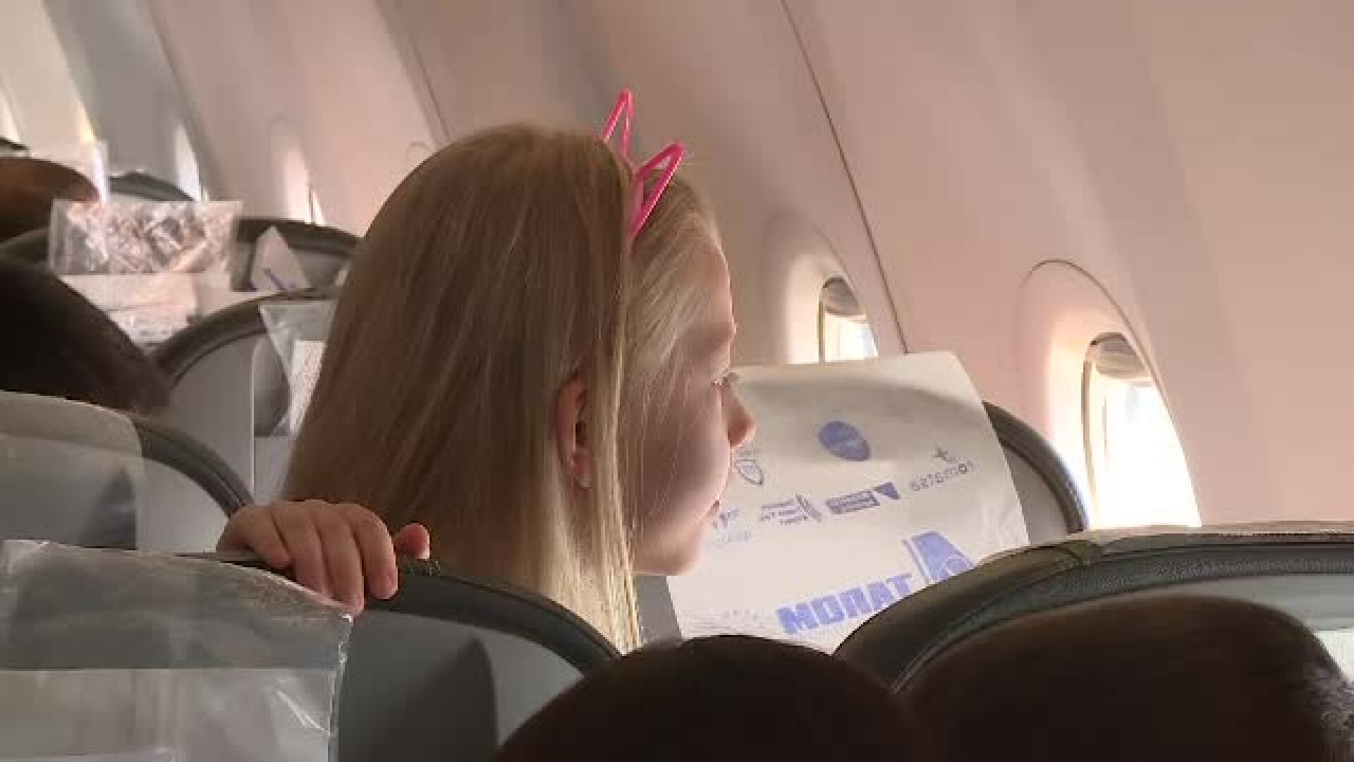 De 1 Iunie, 850 de copii și-au petrecut ziua în aer. La Tuzla, tortul a venit cu elicopterul